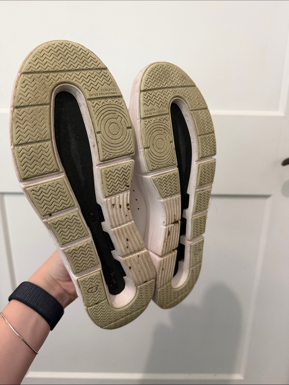 Women On Running Cloud Roger Sneakers Size 8 - Picture 3 of 3